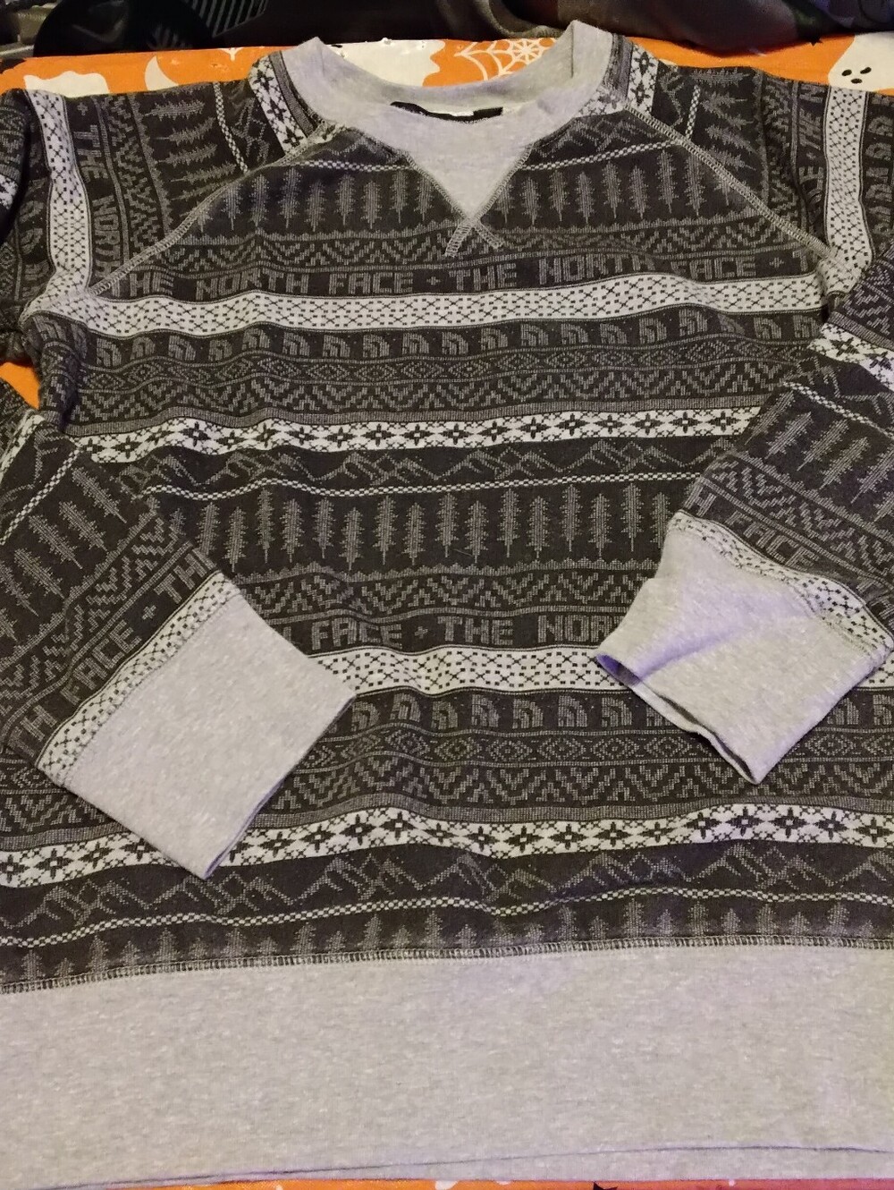 The North Face Gray Patterned Crewneck Sweatshirt Women’s size Small